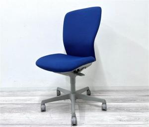 【定価約6万円】【シンプルなデザインと厚みのあるクッションが大人気！機能充実のワーキングチェア！】■オカムラ（okamura）製　スラートチェア（sulato）　ローバック　肘無し　■ミディアムブルー × ホワイトシェル