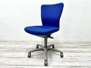 【定価約8万円】【オフィスの王道チェア！分厚いクッションとシンプルで使いやすい操作性！】■オカムラ（okamura）　カロッツァ（Carrozza）チェア　ローバック　肘無し　■ブルー × グレーシェル