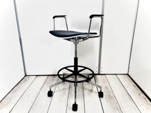 清潔感のあるスタイリッシュなデザイン！足掛け付で使い勝手抜群のハイチェア！
■内田洋行/ricco（リッコ）/ブルーグレイ
