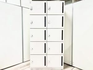 【希少な10人用ロッカー！】投函口付で鍵の紛失の心配のない人気ダイヤル錠タイプ！個人の荷物管理に最適！フリーアドレスデスクのお供に！【在庫入替セール品！】
■イトーキ/イフス（iffus）/ホワイト