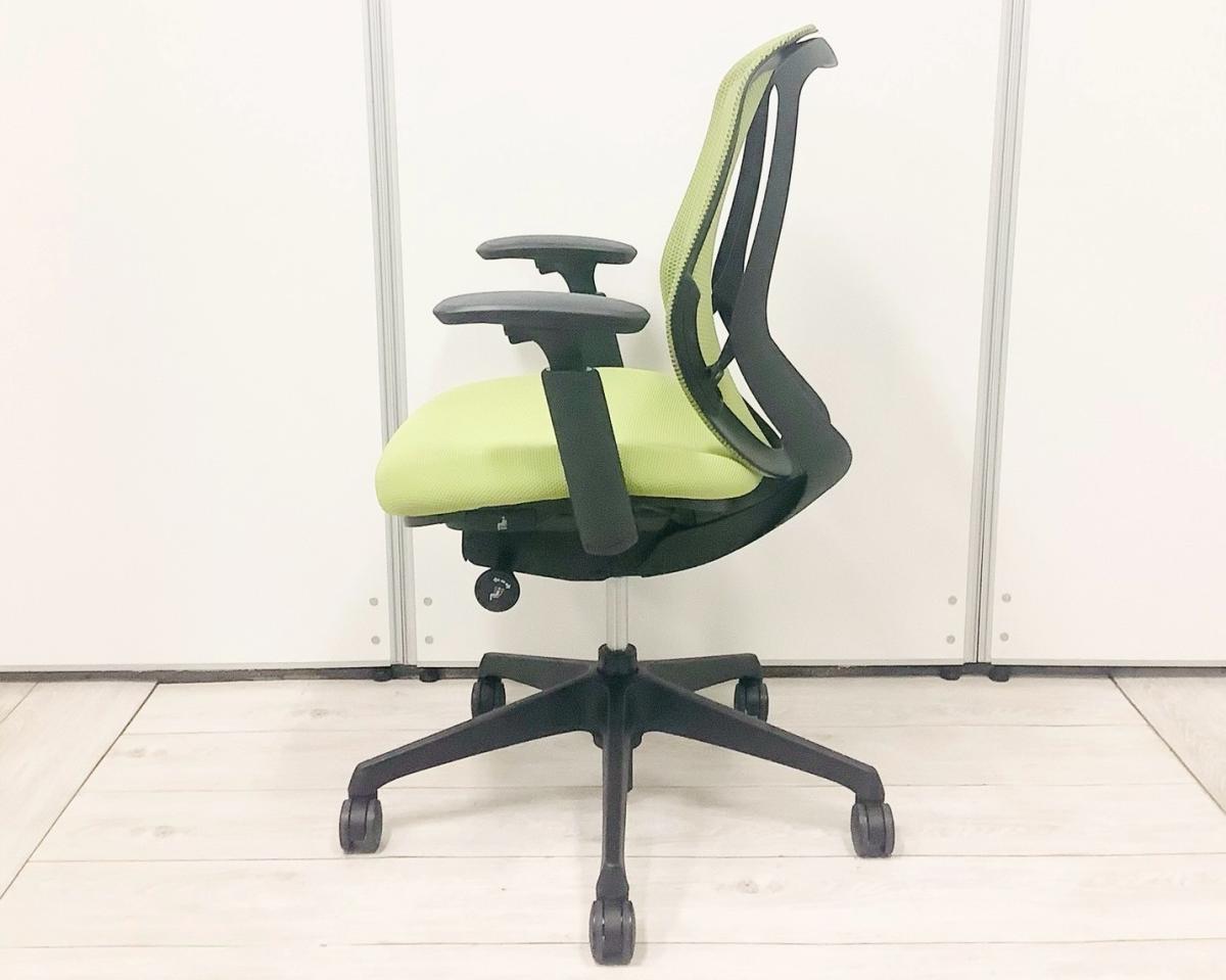 at　オカムラ　シルフィーチェア　ローバック　固定肘　前傾機能　メッシュ　中古品 中古】オカムラ シルフィー ローバック 可動肘 バックカーブ