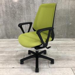 【理想的な作業姿勢をキープ！デスクに納まりの良いコンパクトメッシュチェア！】■イトーキ（ITOKI）　ノナチェア（nona）　ハイバック　肘付き　■背面メッシュ　■モスグリーン×ブラックフレーム【入替セールにつき20%OFF！】