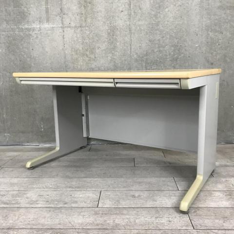 【在庫入替セール品】【定番の横幅1200mmサイズ！追加や入れ替えにも最適！】■オカムラ製　SDシリーズ　平机　W1200×D700mm　■引出付き　配線孔2　■木目ナチュラル 【弊社使用欄：A01001458 】