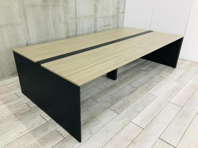 【倉庫在庫品】【珍しいブラック脚】イトーキ製・【インターリンク】入荷！！W2800サイズ構成。4人使用のフリーアドレスです！1人当たりW1400。モニター、A4ファイルなど業務に欠かせない物を置いても広くお使い頂けます！解放感とチームのコミュニケーションをアップさせるデザイン！オシャレなカッコイイ仕様です！！　オフィスバスターズ　梅田本店