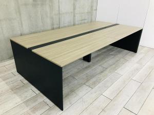 【倉庫在庫品】【珍しいブラック脚】イトーキ製・【インターリンク】入荷！！W2800サイズ構成。4人使用のフリーアドレスです！1人当たりW1400。モニター、A4ファイルなど業務に欠かせない物を置いても広くお使い頂けます！解放感とチームのコミュニケーションをアップさせるデザイン！オシャレなカッコイイ仕様です！！　オフィスバスターズ　梅田本店