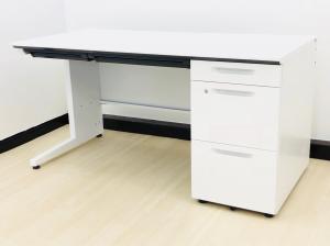 【在庫セール品・1台限定】■コクヨ（KOKUYO）製　アイエス（iS）シリーズ　片袖机　W1400×D650㎜　■シリンダー錠　■ホワイト　【広々としたワークスペースで快適なデスクワークを！】