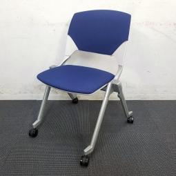 【在庫セール品・8脚限定】■ウチダ（UCHIDA）　FM-320　スタッキングチェア　ネスティングチェア　肘無　キャスター付　■ダークブルー　【平行収納、重ねての収納どちらも可能な珍しい仕様のミーティングチェア！】