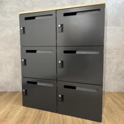 【南】【ブラックのロッカーが入荷！ブラック書庫もあります！】※ベース無※内田洋行　ウチダ　UCHIDA　6人用　パーソナルロッカー　黒　ブラック　収納　フリーアドレス　ロッカー　ダイヤル式　収納　個人ロッカー　貴重品入れ　大分　宮崎　佐賀　長崎　鹿児島　熊本　福岡　沖縄　九州 ＊福岡市拠点の「オフィスバスターズ福岡南店」は、福岡はもちろん、岡山・広島エリアにも対応しています。中古オフィス家具・チェア・デスク・複合機など一式手配可能。各地に特化した在庫とワンストップ対応で、起業・移転・レイアウト変更にしっかり対応し、岡山・広島でも安心の選択肢をご提供します。＊