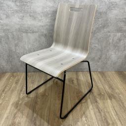 ★美品4脚セット★2024年★ オカムラ製のおしゃれなミーティングチェア【モノスチェア】が4脚入荷いたしました！】　＊福岡市拠点の「オフィスバスターズ福岡南店」は、福岡はもちろん、岡山・広島エリアにも対応しています。中古オフィス家具・チェア・デスク・複合機など一式手配可能。各地に特化した在庫とワンストップ対応で、起業・移転・レイアウト変更にしっかり対応し、岡山・広島でも安心の選択肢をご提供します。＊