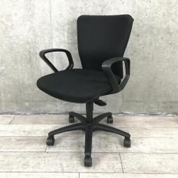 【関東倉庫在庫品】【スタンダードなオフィスチェア！】■オカムラ製　カロッツァ　肘付ローバックチェア　■ブラック【弊社使用欄：A00991586】【ECBMC】