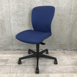【関東倉庫在庫品】【快適なデスクワークを実現！】■オカムラ製　スラート　肘無ローバックチェア　■ブルー【弊社使用欄：A00993492】【ECBMC】