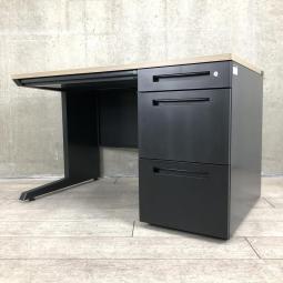 【在庫入れ替え】【スタイリッシュなデザインのオフィスデスク！】■イトーキ（ITOKI）製　CZRシリーズ　片袖デスク　W1200×D700×H720mm　■天板：木目（アッシュドオーク） / 本体：ブラック