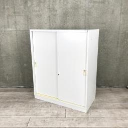【手狭オフィスで大活躍！導線を確保できる引き違い戸のキャビネット！】■ウチダ（UCHIDA）製　BEストレージシリーズ　引き違い書庫　2枚扉　■シリンダー錠　■ホワイト　※日焼け有【弊社使用欄：A01019161】【KN】