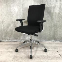 デザインと機能性を重視した革新的なタスクチェアシリーズ入荷！様々な環境に溶け込む人気オフィスチェア！
■ヴィトラ/ID soft（IDソフト）/ブラック　クッションタイプ　可動肘
