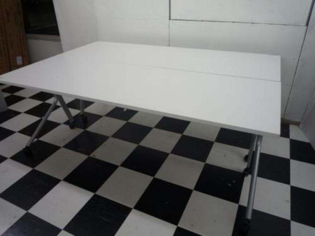 ■人気のホワイト■【大型サイズ】トヨセット製　サイドスタックテーブルｘ2台　大型テーブルとしても【セット商品】<A Href=http://www.officebusters.com/shop_showsai/saitama.php>■店内商品はなんと1400点展示■電話工事、コピー機、内装、電気工事、お引越し、などもお気軽にご相談下さいませ！■【随時キャンペーン実施中！詳細はこちらをクリック！　オフィスバスターズさいたま・大宮店TEL048-871-7390】</A>
                                    中古
            