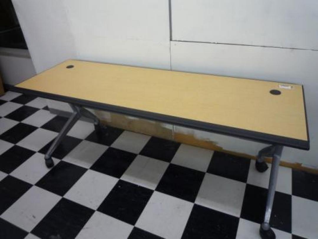 ■おつとめ品■高級感有り■【大型サイズ】VECTA　サイドスタックテーブル　【おつとめ品】
                                    中古
            