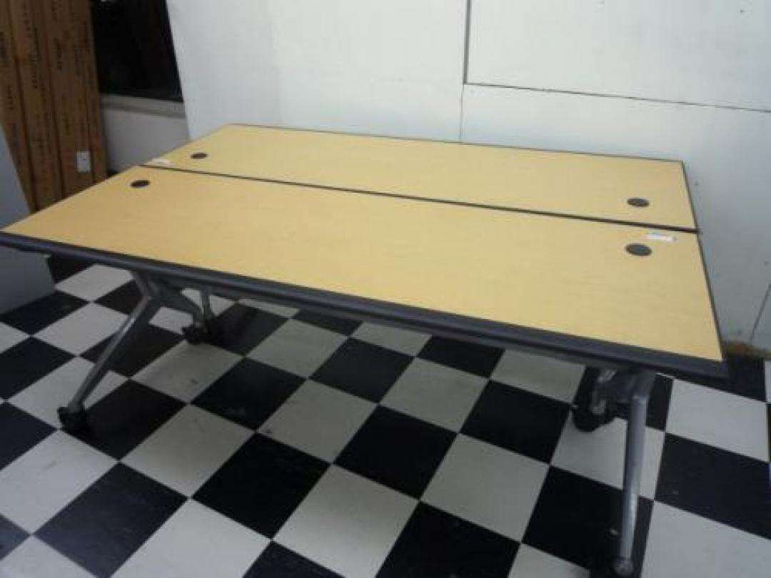 ■高級感有り■【大型サイズ】VECTA　サイドスタックテーブルｘ2台　【セット商品】<A Href=http://www.officebusters.com/shop_showsai/saitama.php>■店内商品はなんと1400点展示■電話工事、コピー機、内装、電気工事、お引越し、などもお気軽にご相談下さいませ！■【随時キャンペーン実施中！詳細はこちらをクリック！　オフィスバスターズさいたま・大宮店TEL048-871-7390】</A>
                                    中古
            