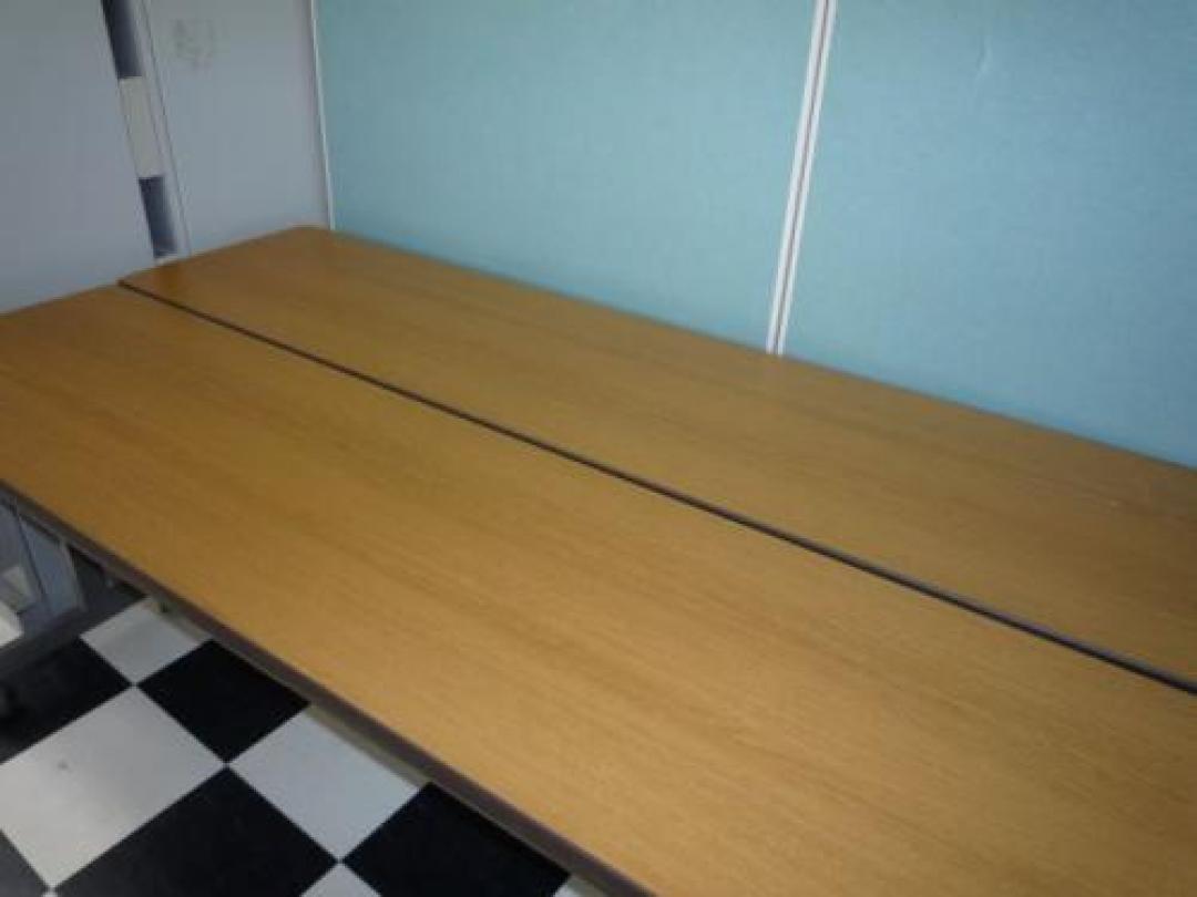 ■オープニング記念■【お勤め品】　サイドスタックテーブルｘ2台　【セット商品】<A Href=http://www.officebusters.com/shop_showsai/saitama.php>■店内商品はなんと1400点展示■電話工事、コピー機、内装、電気工事、お引越し、などもお気軽にご相談下さいませ！■【随時キャンペーン実施中！詳細はこちらをクリック！　オフィスバスターズさいたま・大宮店TEL048-871-7390】</A>
                                    中古
            