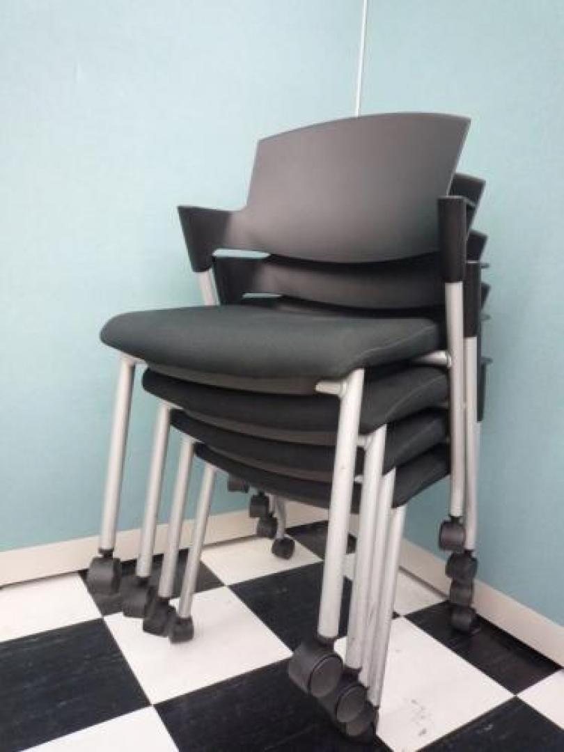 ■高級スタックチェア■【グッドデザイン賞受賞】オカムラ　スタッキングチェア　プロッティー　4脚セット<A Href=http://www.officebusters.com/shop_showsai/saitama.php>■店内商品はなんと1400点展示■電話工事、コピー機、内装、電気工事、お引越し、などもお気軽にご相談下さいませ！■【随時キャンペーン実施中！詳細はこちらをクリック！　オフィスバスターズさいたま・大宮店TEL048-871-7390】</A>【会議チェア】
                                    中古
            