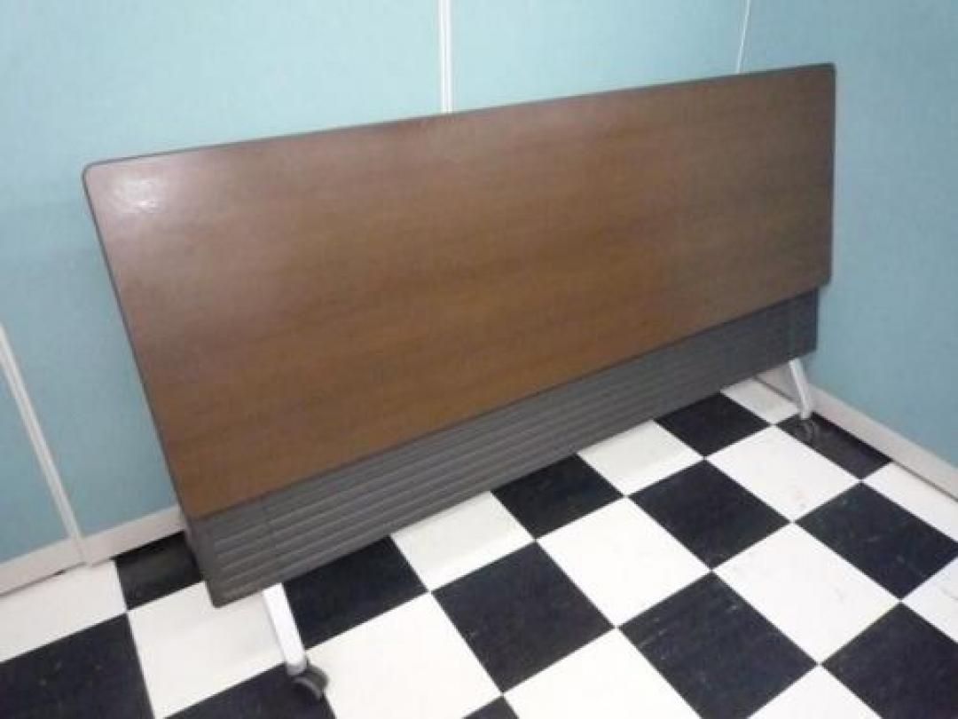 ■高級感有り■【幕板付き】コクヨ　サイドスタックテーブル　
                                    中古
            