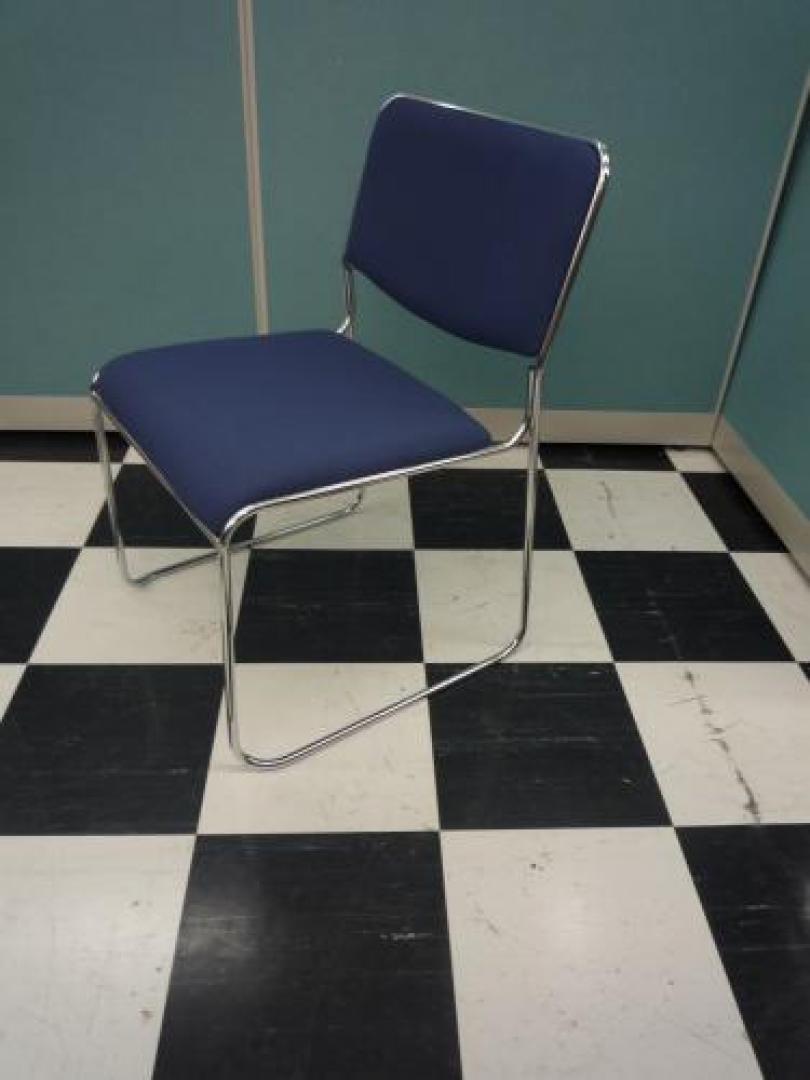 ■新古品■【重ねることでコンパクトに収納できます】スタッキングチェア 残りわずか！【会議チェア】
                                    新古品
            