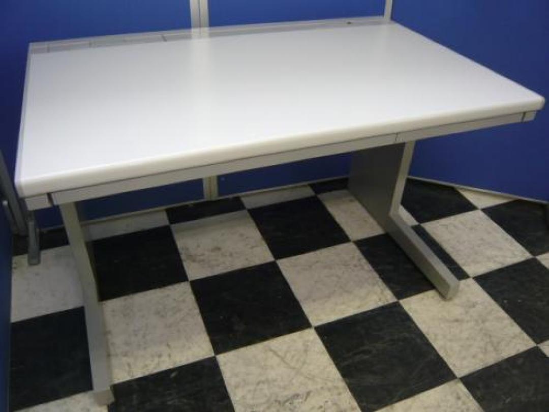 【在庫限り！！　限定価格】折り畳みテーブル　ホワイト天板
                                    新品
            