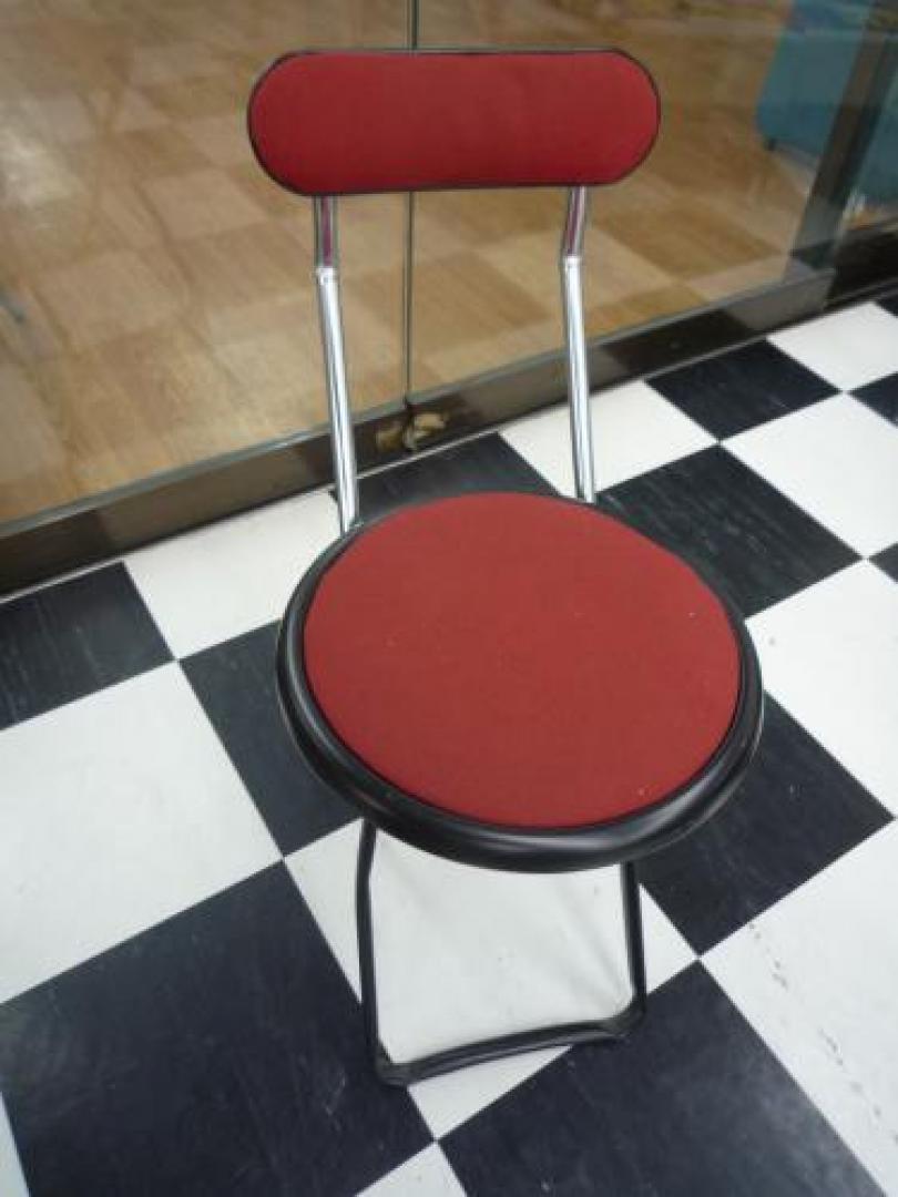 ■特価品■【背もたれも付いて大変便利！！】折り畳みチェア<A Href=http://www.officebusters.com/shop_showsai/saitama.php#y_cp>オフィスバスターズさいたま店オープニングキャンペーン！都内近郊、指定地域のお客様限定配送料金無料キャンペーン実施中！！詳しくはお問い合わせください【さいたま店048-871-7390】</A>【ウィンターセール】
                                    中古
            