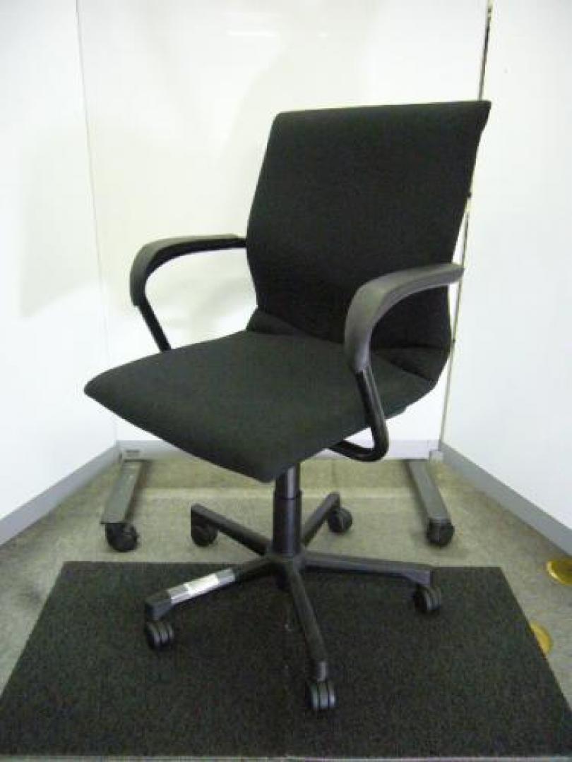 高級チェア　　Ｓｔｅｅｌｃａｓｅ　　Ｐｒｏｔｅｇｅ　　布張りブラック　　チルトリクライニング機能【OAチェア】
                                    中古
            