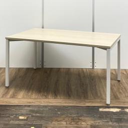 【シンプルで使い勝手のいいW1500ｍｍのミーティングテーブル！】■ウチダ（UCHIDA）製　ノティオ（notio）シリーズ　ミーティングテーブル　4本脚　■W1500×D900㎜　■天板：ナチュラル木目調/脚：ホワイト