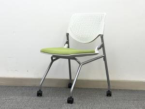 流行のライトグリーンにそそられる！収納性抜群のネスティングチェア！/オススメ(おすすめ) /人気商品【弊社使用欄：-----】■オカムラ/ルナ