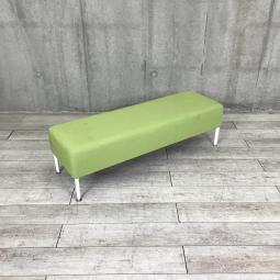【高級品】【リビングでもオフィスでも使える万能かつオシャレなロビーチェア入荷！】■オカムラ（okamura）　アルトリビング（Alt Living）　2～3人用　ソファ　スツール　■グリーン / 脚：ホワイト