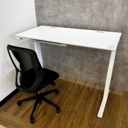 【南】【オカムラの昇降デスク、スイフト(操作パネル左側)が入荷しました！】 ＊福岡市拠点の「オフィスバスターズ福岡南店」は、福岡はもちろん、岡山・広島エリアにも対応しています。中古オフィス家具・チェア・デスク・複合機など一式手配可能。各地に特化した在庫とワンストップ対応で、起業・移転・レイアウト変更にしっかり対応し、岡山・広島でも安心の選択肢をご提供します。＊