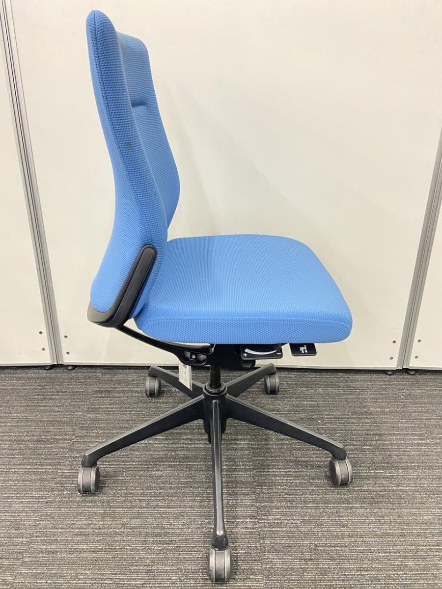 【高級デスクチェア】オカムラ　コーラル青 中古】オカムラ コーラルチェア ハイバック 可動肘 ランバー