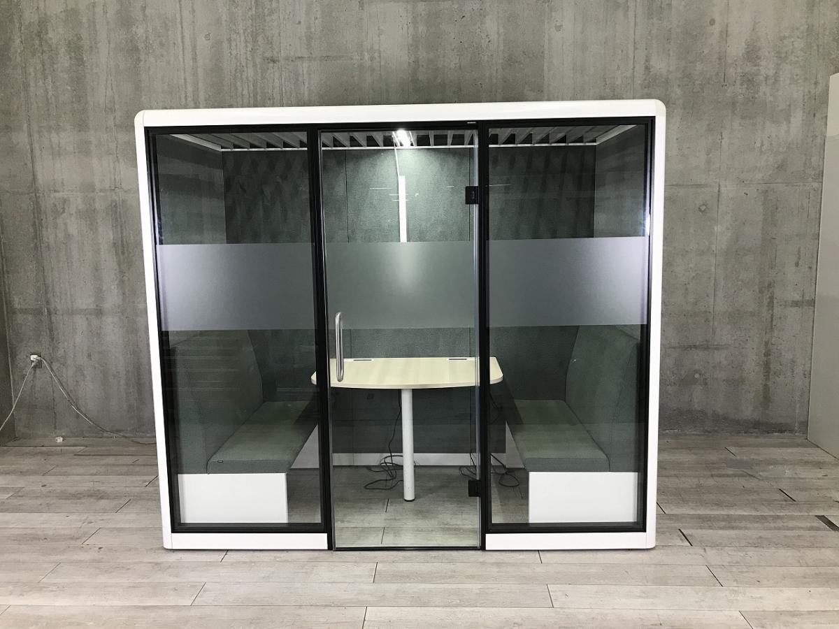 【前面はガラス張りでスタイリッシュ！人気のセミクローズワークブース！】■オカムラ（okamura）　スノーハット (Snow Hut)　ペアワーク（Pair Work）タイプ　2人用ブース　Bタイプ　■ソファ・テーブル・ライト付き　■色：フレーム/ ホワイト　パネル/ グレー【ABW商材】【関東倉庫在庫品】【弊社使用欄：A01019702】
                        スノーハット
                                    中古
            