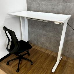 【南】【オカムラの昇降デスク、スイフト(操作パネル右側)が入荷しました！】 ＊福岡市拠点の「オフィスバスターズ福岡南店」は、福岡はもちろん、岡山・広島エリアにも対応しています。中古オフィス家具・チェア・デスク・複合機など一式手配可能。各地に特化した在庫とワンストップ対応で、起業・移転・レイアウト変更にしっかり対応し、岡山・広島でも安心の選択肢をご提供します。＊