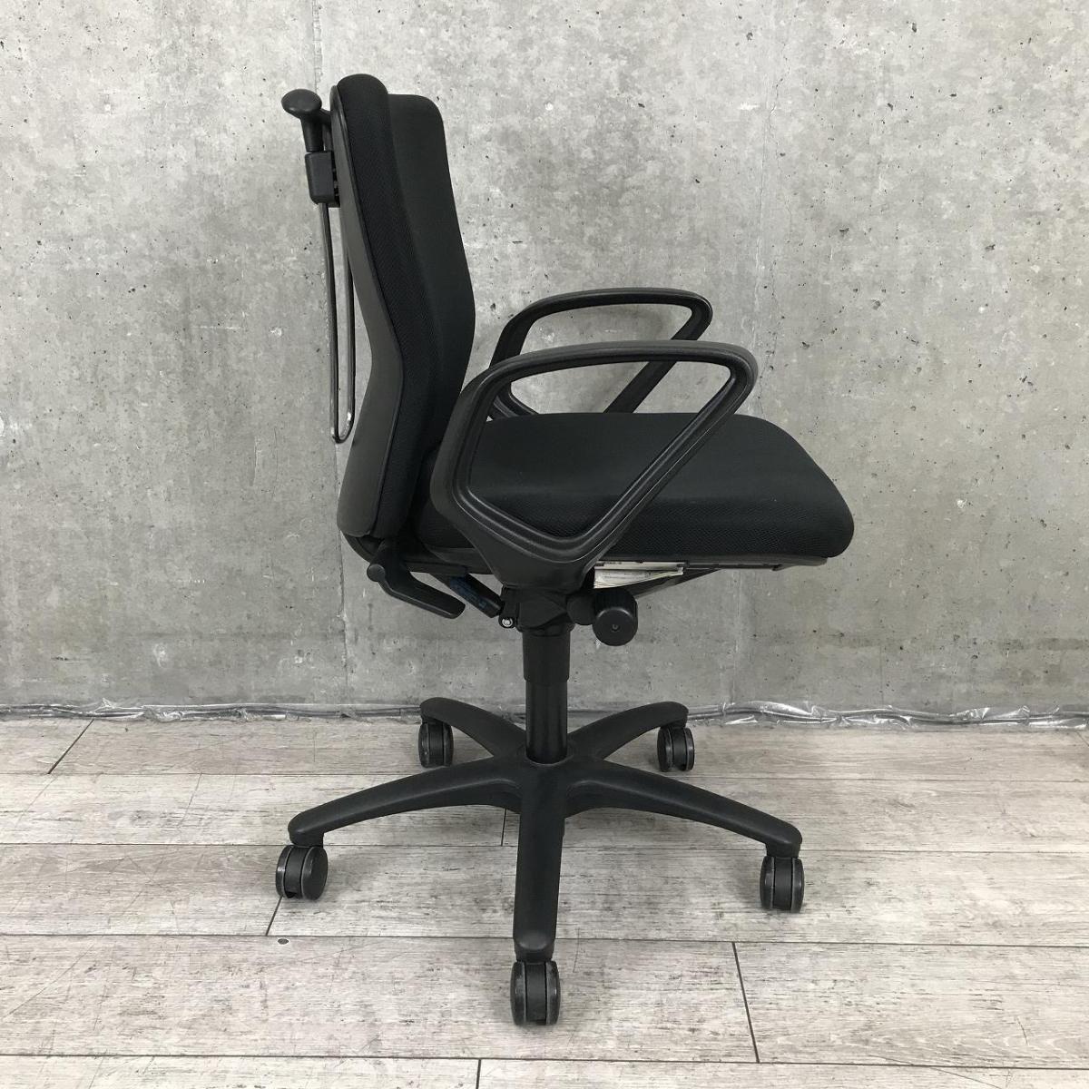 中古】カロッツァチェア CK44ZR FS11 オカムラ/okamura 肘付ロー