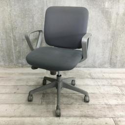 【コスパ抜群！オカムラ製の人気低価格チェア！】■オカムラ（okamura）製　CG-R(シージーアール)チェア　肘付ローバック　■サークル肘　■グレー