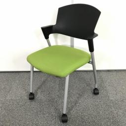 【シンプルスマートなスタッキングチェア！】■コクヨ（KOKUYO）　プロッティ（Protty）チェア　スタッキングチェア　ミーティングチェア　■肘付き　キャスター付き　■グリーン　■背面ヌード仕様
