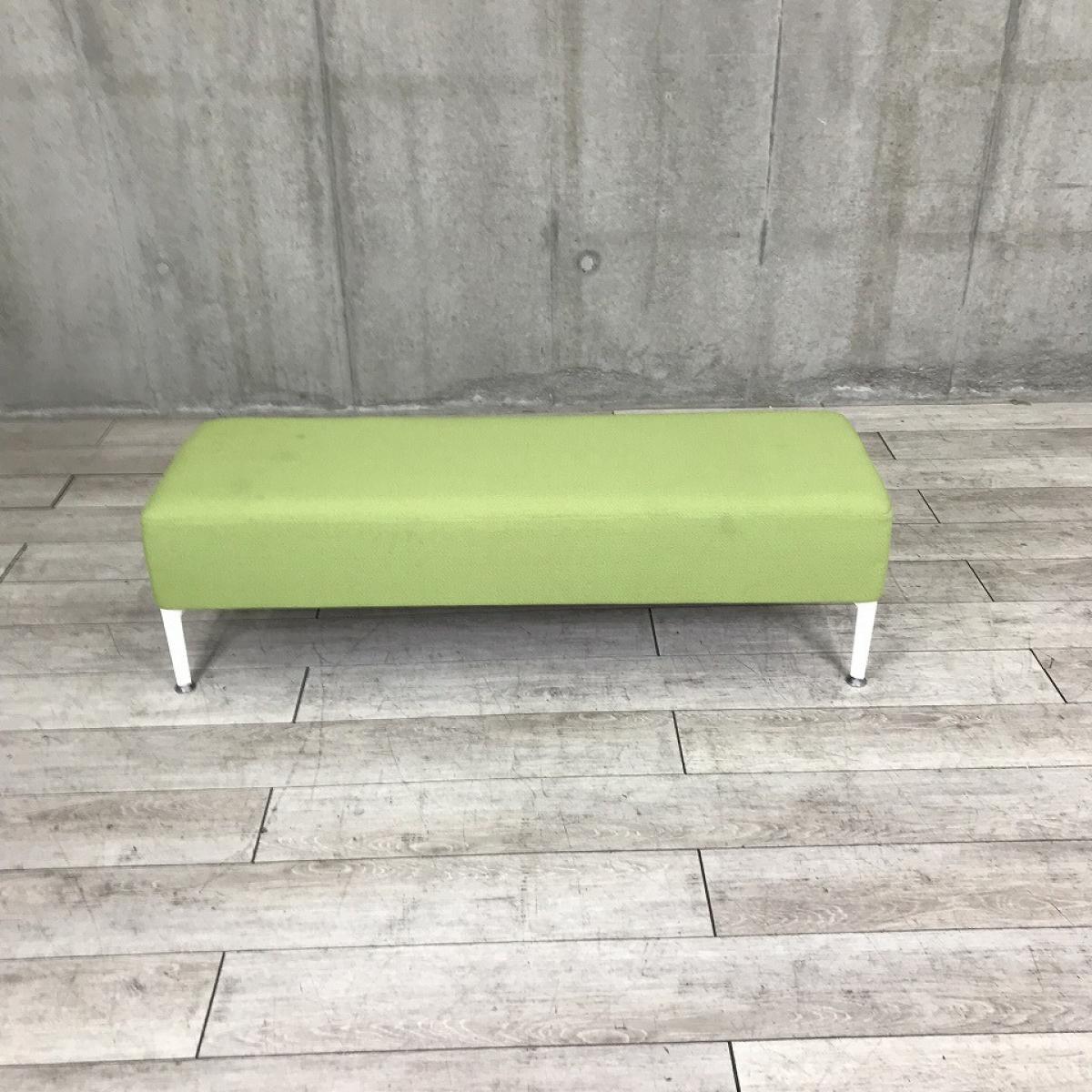 【高級品】【リビングでもオフィスでも使える万能かつオシャレなロビーチェア入荷！】■オカムラ（okamura）　アルトリビング（Alt Living）　2～3人用　ソファ　スツール　■グリーン / 脚：ホワイト
                        アルトリビング
                                    中古
            