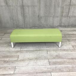 【高級品】【リビングでもオフィスでも使える万能かつオシャレなロビーチェア入荷！】■オカムラ（okamura）　アルトリビング（Alt Living）　2～3人用　ソファ　スツール　■グリーン / 脚：ホワイト