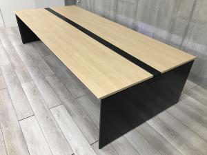 オカムラ製・『フリーウェイ』入荷!!【W3200】タイプ！4人使用で、一人使用サイズがw1600で使用でき広々お使い頂けます。解放感とコミュニケーションをアップさせてくれるデザイン！4人一組でチーム席としてのご使用も！！また、グッドデザイン賞受賞！オシャレなオフィスに！！弊社使用欄【MK37】【脚ブラック】【FSW】