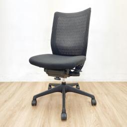 【1脚入荷】人気の樹脂メッシュチェアが入荷！オカムラ　中古　オフィスチェア　OAチェア　テレワーク　在宅ワーク　ヴィスコンテ　ブラック【コスパ！】