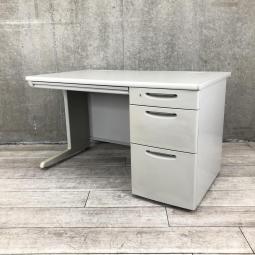 【オカムラの超定番シリーズ！袖一体型で書類をたっぷり収納可能！】■オカムラ (okamura)製 　SD-Vシリーズ　片袖机　W1200mm×D700mm　■シリンダー錠　■ライトグレー【弊社使用欄：A01020604】