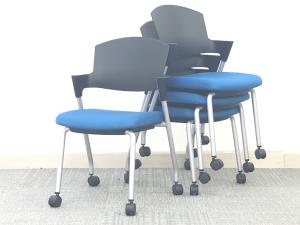4脚1セット！【シンプルスマートなスタッキングチェア！分厚いクッションで長時間でも快適な座り心地！】/オススメ(おすすめ) /人気商品【弊社使用欄：A01018566】■スタッキングチェア　ミーティングチェア　肘付き　キャスター付き　ブルー/コクヨ/プロッティ