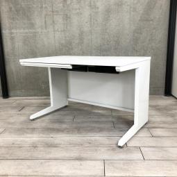 【清潔感のあるホワイトカラーの平机！スタンダードな幅1200㎜！】■オカムラ(OKAMURA)製　アドバンス(ADVANCE)シリーズ　平机　■引き出し左側1つ　　■幅1200mm　■ネオホワイト