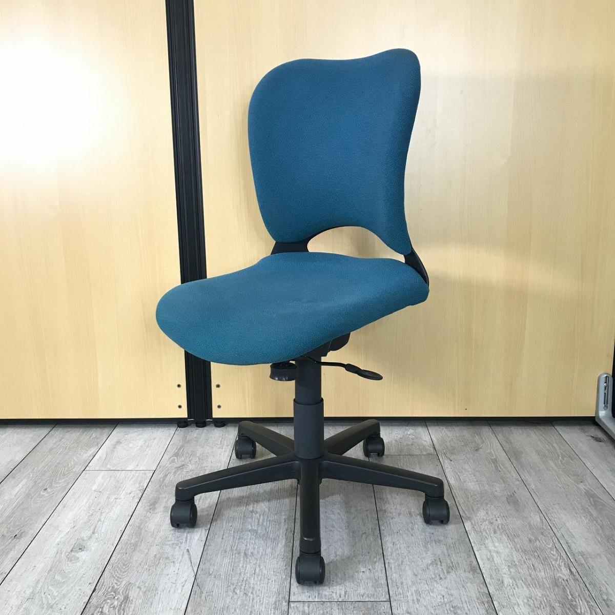 【コスパ抜群！】楕円形の穴があるため尾てい骨が当たらず座り心地〇！実は前傾機能付きチェア！
■プラス/オーバル/グリーン
                        Oval(オーバル)
                                    中古
            