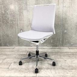 【定価約15万円】【機能とデザインが融合した包み込む座り心地！モダンなオフィスの執務用としてもお勧め！】■オカムラ（okamura）　モード（mode）チェア　ミドルバック　肘無し　■クロスタイプ　■ライトグレー