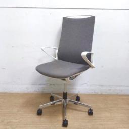 【定価約15万円】【機能とデザインが融合した包み込む座り心地！モダンなオフィスの執務用としてもお勧め！】■オカムラ（okamura）　モード（mode）チェア　ミドルバック　固定肘付き　■クロスタイプ　■ライトグレー
