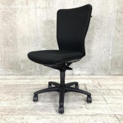 【定価約5万円】【人間工学に基づいた快適シーティング・ワーキングチェアの定番モデル！】■オカムラ製（okamura） カロッツァ（Carrozza）チェア　ハイバック　肘無し　■ハンガー付き　■ブラック