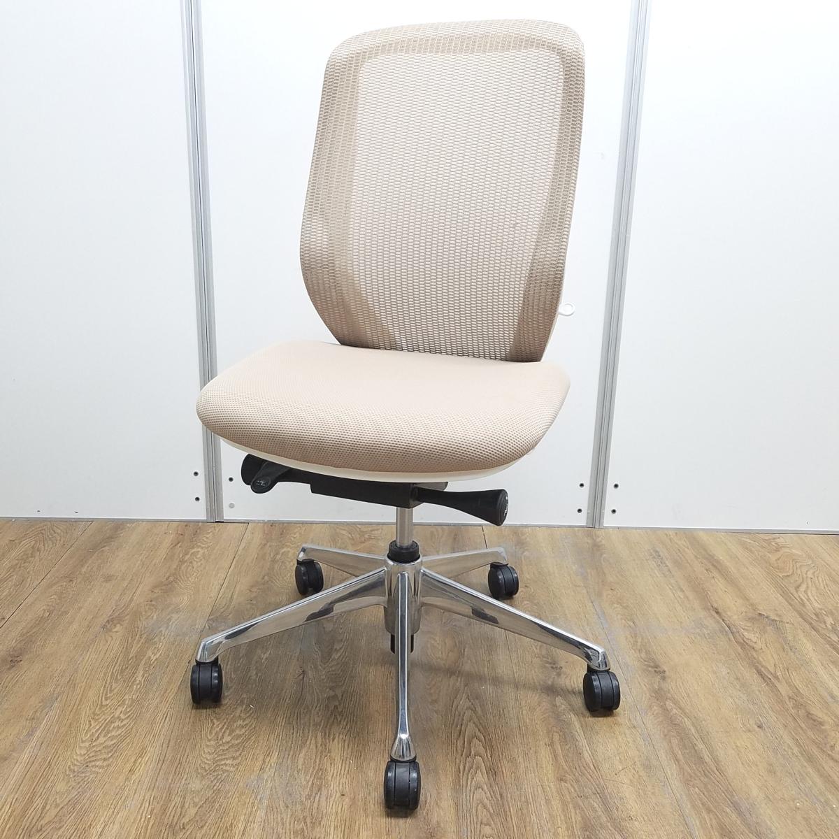 【T10】オカムラ製　シルフィシリーズ　ベージュ　背面メッシュ　ホワイトフレーム　ポリッシュ脚　オフィス家具　リモートワーク　前傾チルト機能が秀逸！　オカムラ製品で最も人気を集める高機能メッシュチェア　肘無しハイバックチェア！！
                        シルフィーメッシュ
                                    中古
            
